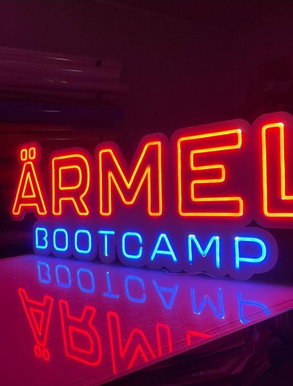 Letreiro neon LED vermelho e azul Ärmel Bootcamp